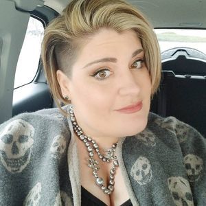 Meet your Posher, Leslie